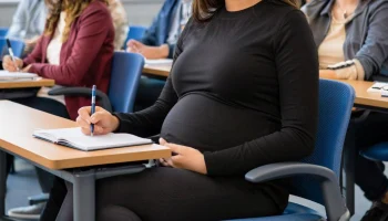 Принят закон об увеличении выплат беременным и рожающим студенткам вузов
